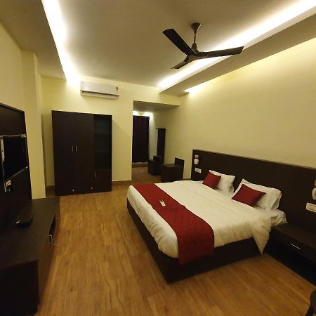 Sri Lakshmi Palace A/C Hotel Suluru Kültér fotó