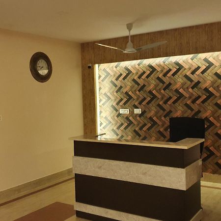 Sri Lakshmi Palace A/C Hotel Suluru Kültér fotó
