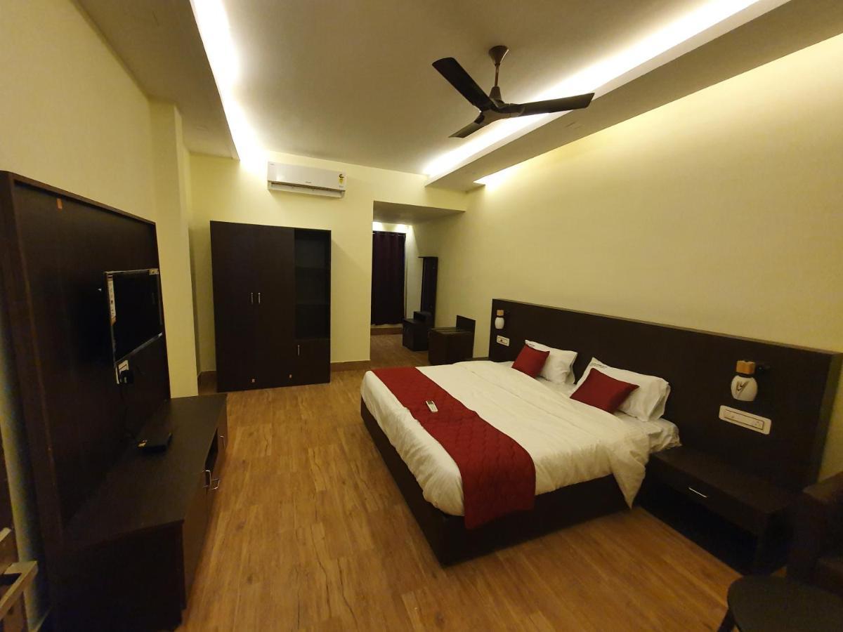 Sri Lakshmi Palace A/C Hotel Suluru Kültér fotó