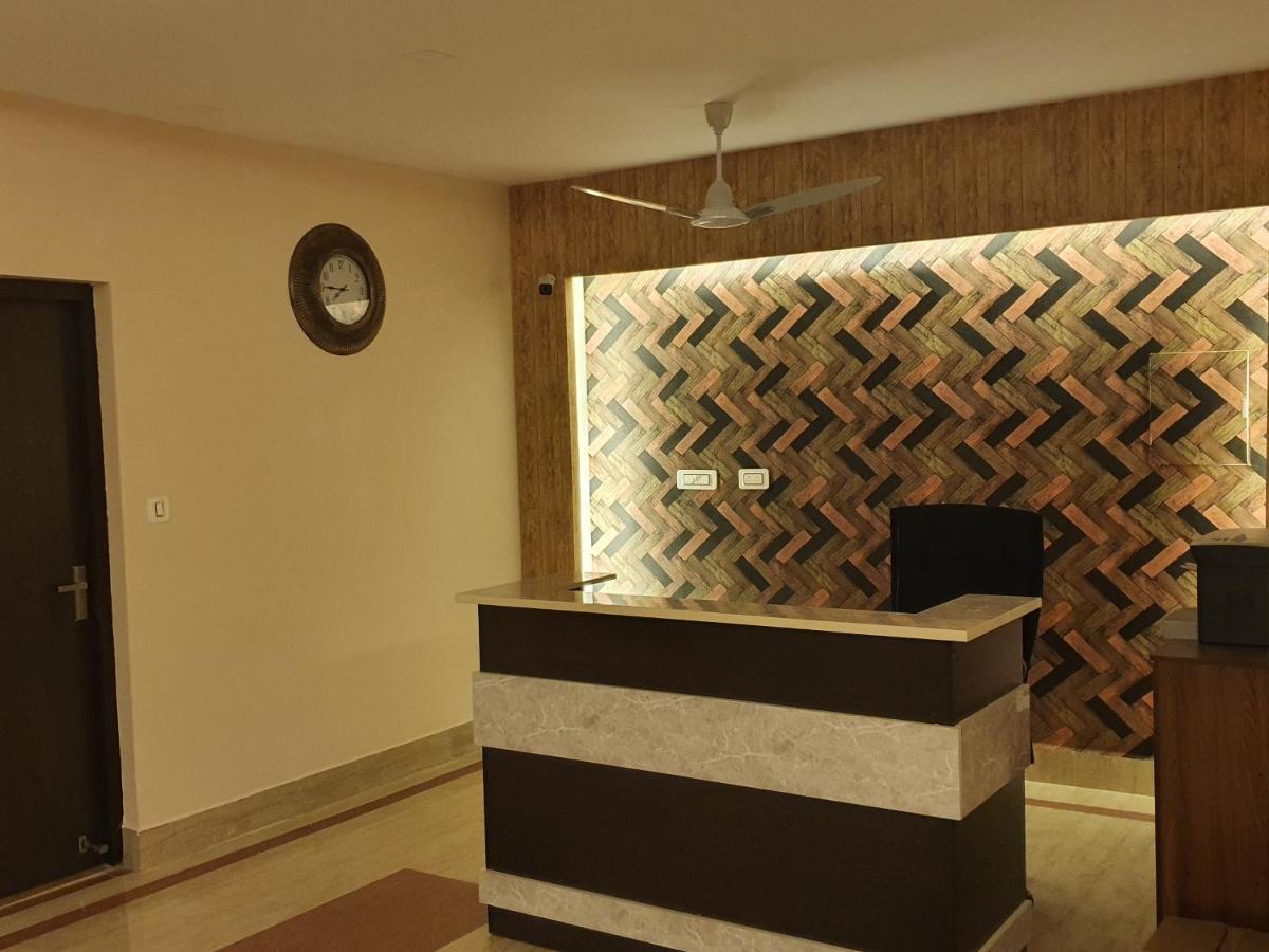 Sri Lakshmi Palace A/C Hotel Suluru Kültér fotó