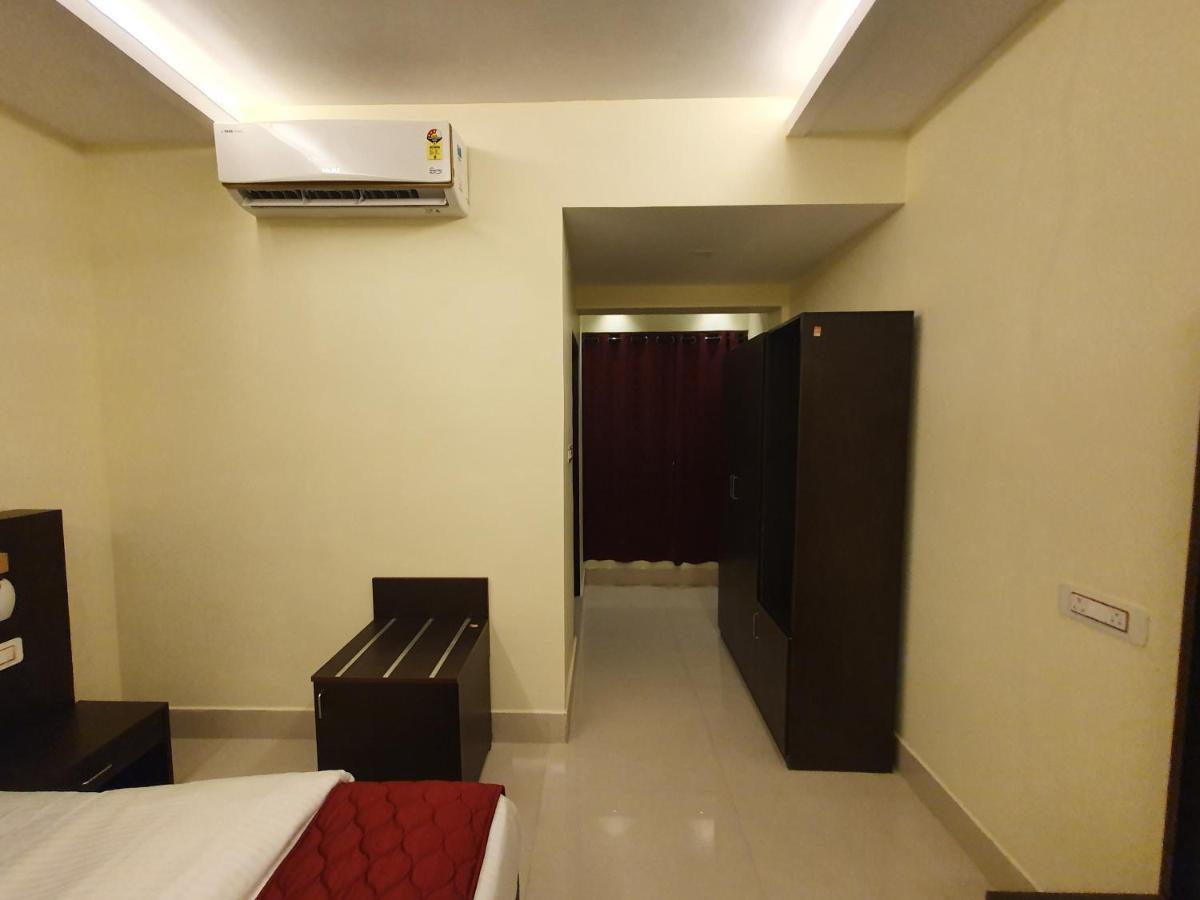 Sri Lakshmi Palace A/C Hotel Suluru Kültér fotó