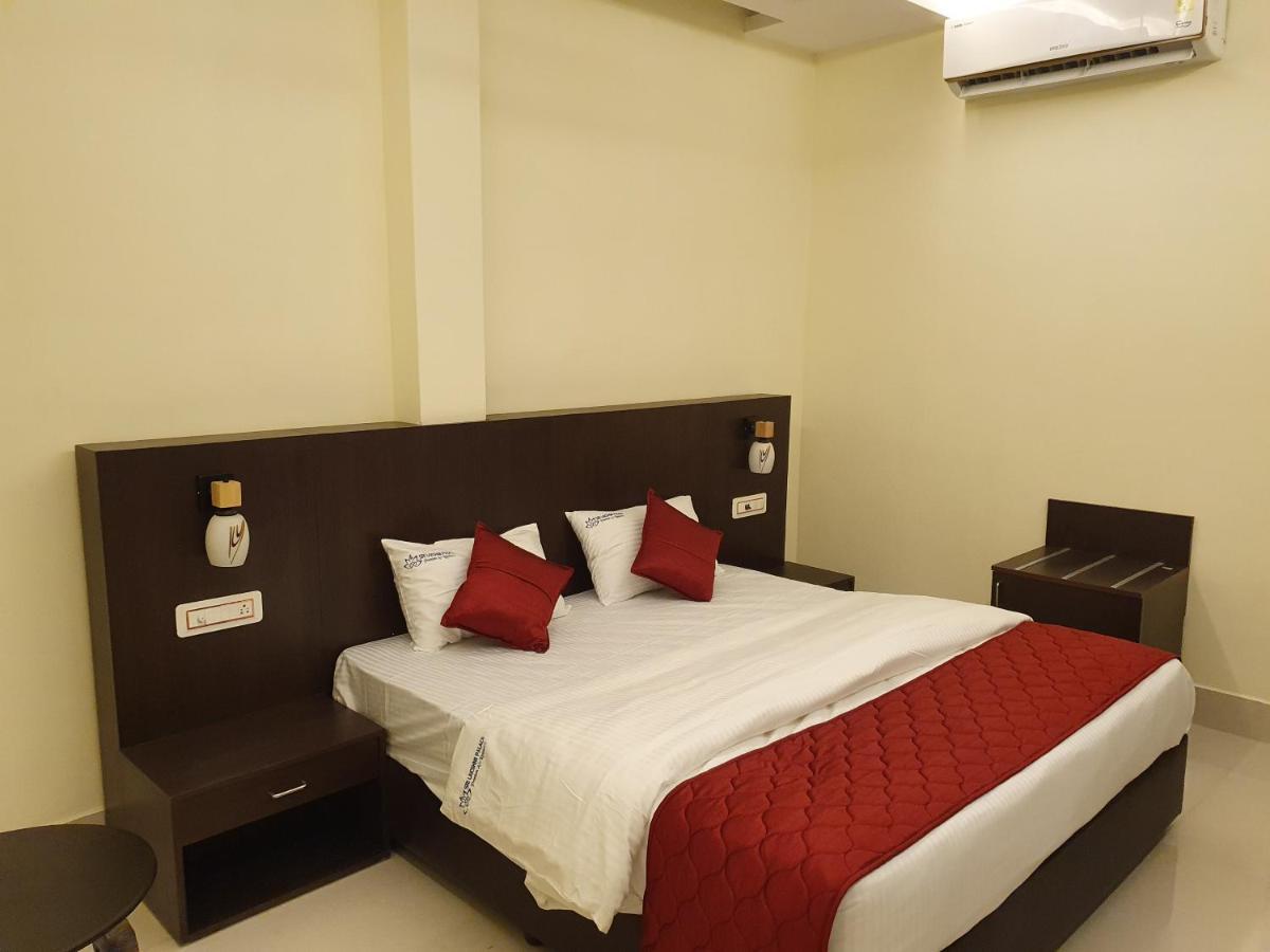 Sri Lakshmi Palace A/C Hotel Suluru Kültér fotó