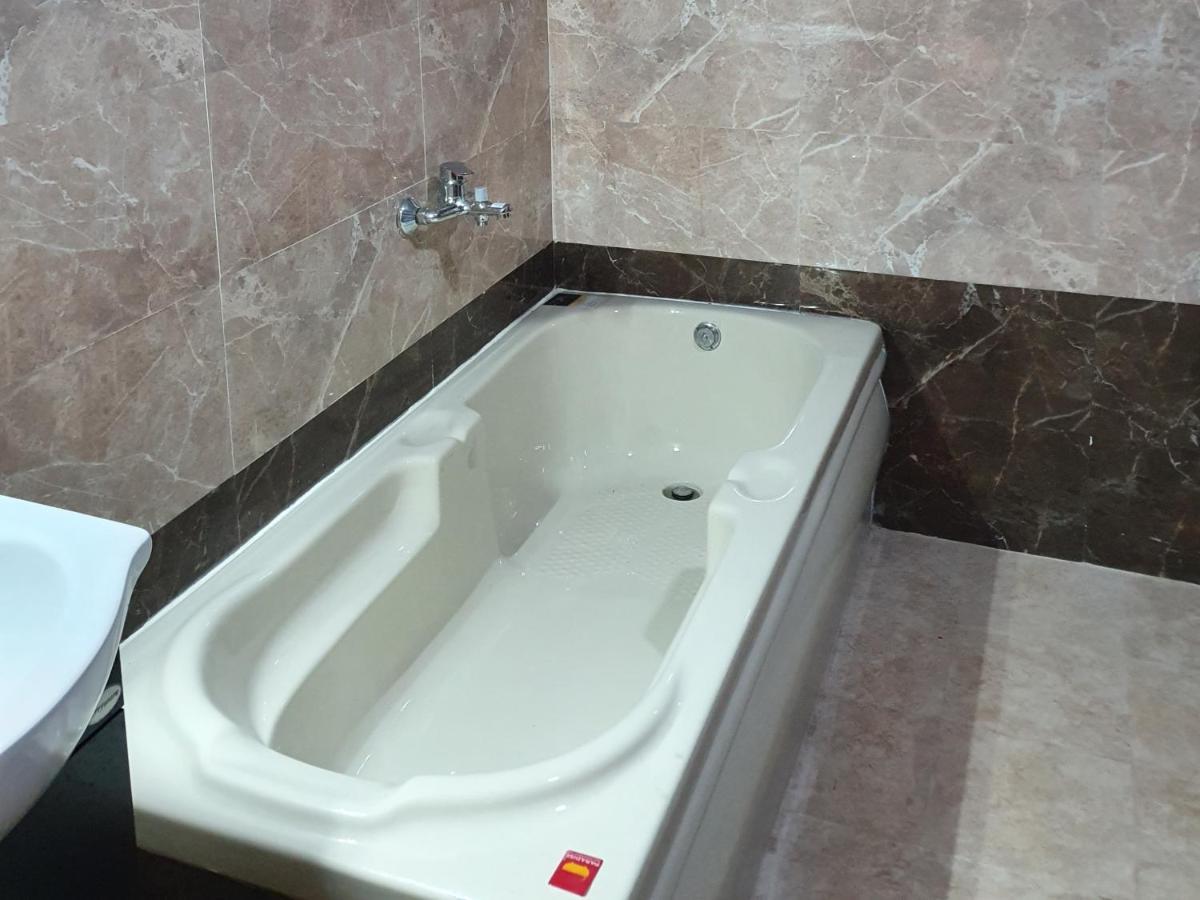 Sri Lakshmi Palace A/C Hotel Suluru Kültér fotó