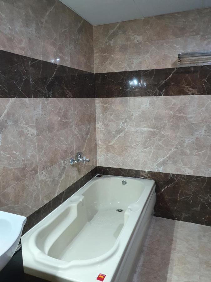 Sri Lakshmi Palace A/C Hotel Suluru Szoba fotó